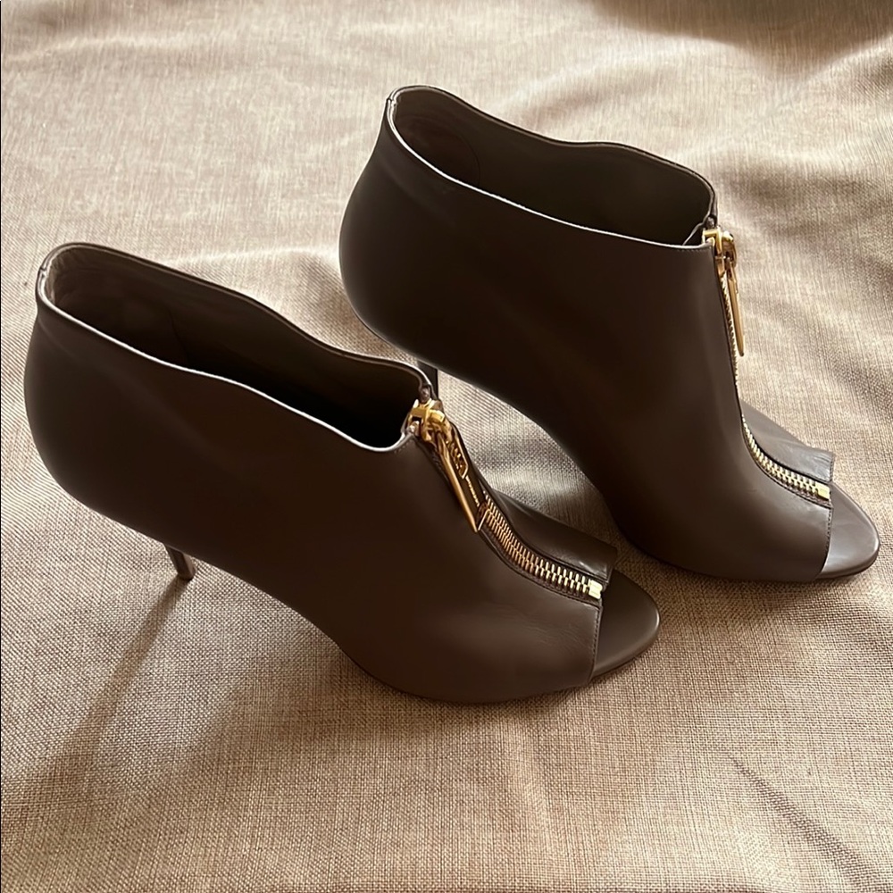 NWT Burberry Grey Peep-Toe Ankle Boots